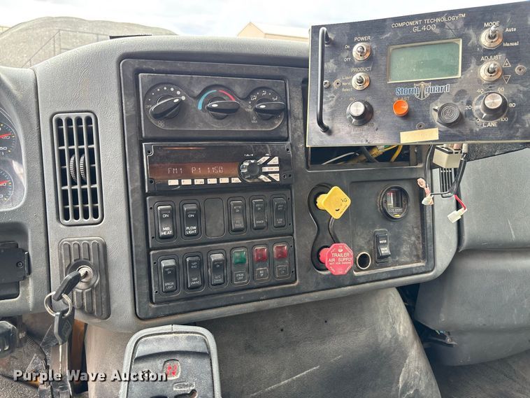 image for item DZ4662 2006 International 7400 dump truck