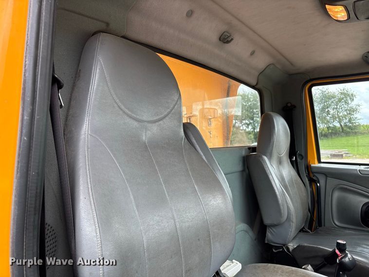 image for item DZ4662 2006 International 7400 dump truck