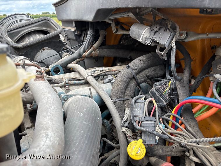 image for item DZ4662 2006 International 7400 dump truck