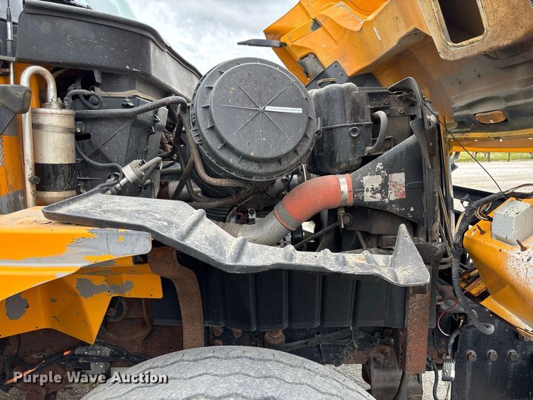 image for item DZ4662 2006 International 7400 dump truck