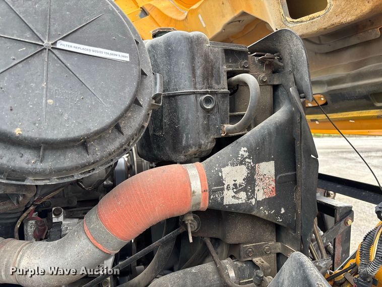 image for item DZ4662 2006 International 7400 dump truck