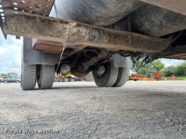 image for item DZ4662 2006 International 7400 dump truck