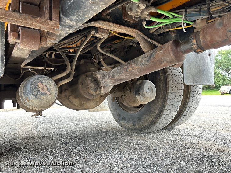 image for item DZ4662 2006 International 7400 dump truck