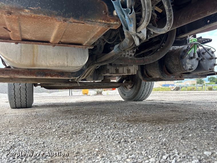 image for item DZ4662 2006 International 7400 dump truck
