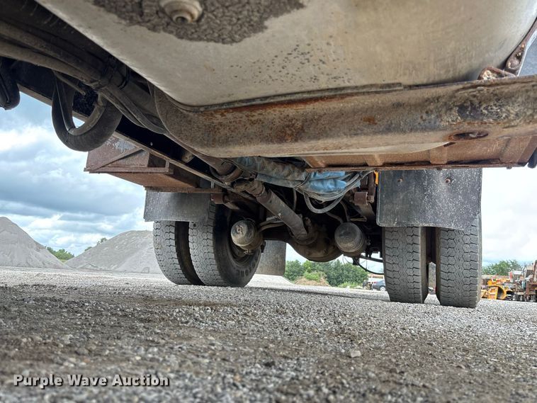 image for item DZ4662 2006 International 7400 dump truck
