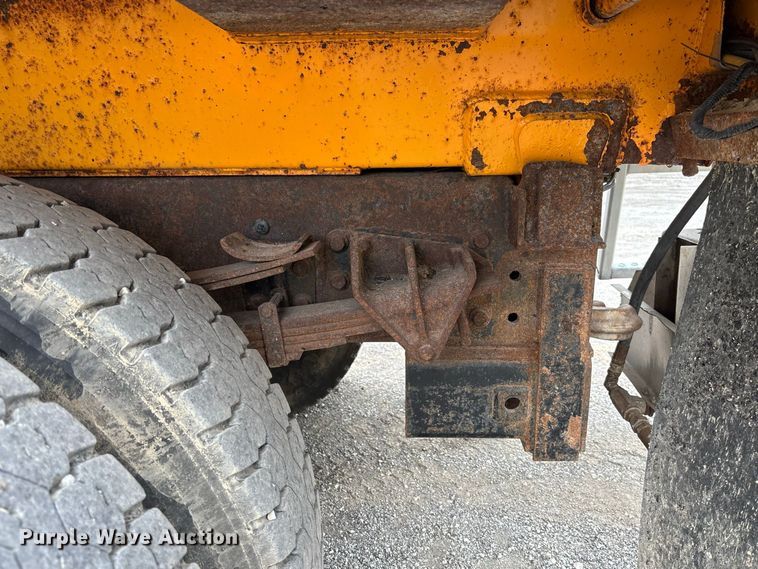 image for item DZ4662 2006 International 7400 dump truck