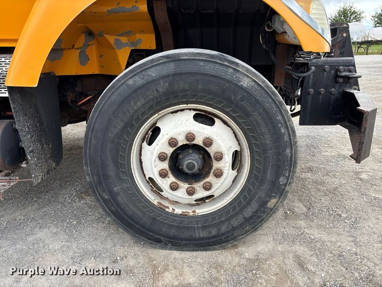 image for item DZ4662 2006 International 7400 dump truck