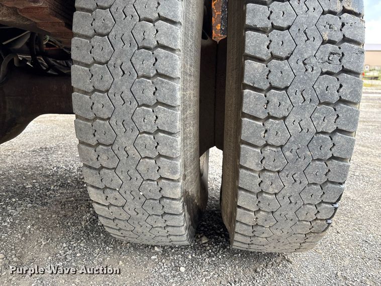 image for item DZ4662 2006 International 7400 dump truck