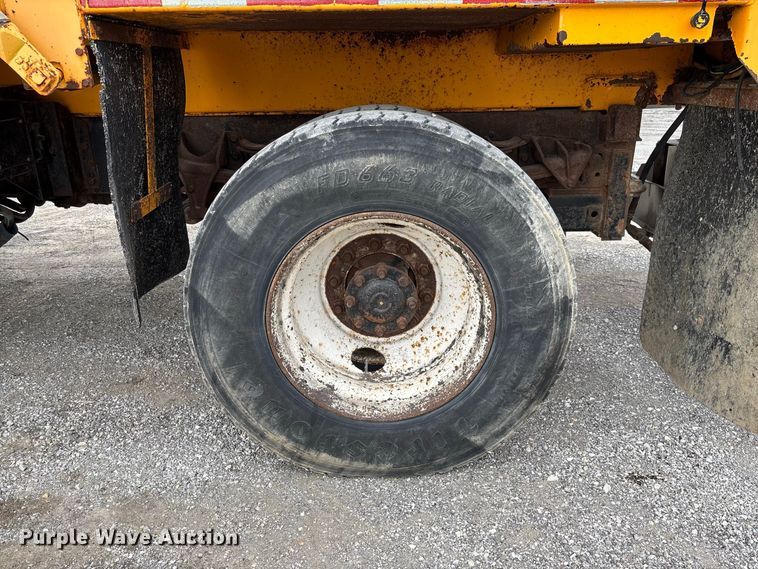 image for item DZ4662 2006 International 7400 dump truck