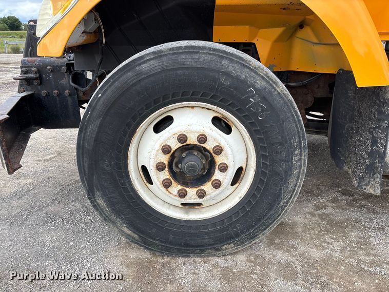 image for item DZ4662 2006 International 7400 dump truck