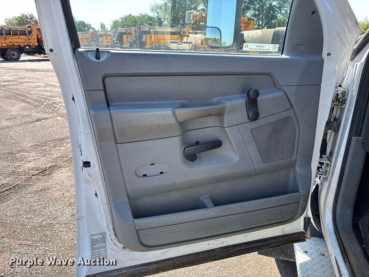 image for item DZ4663 2009 Dodge Ram 5500 dump truck