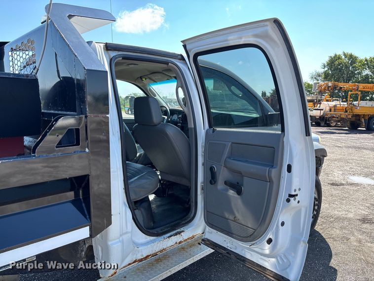 image for item DZ4663 2009 Dodge Ram 5500 dump truck