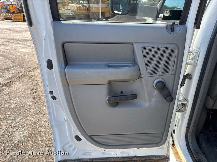 image for item DZ4663 2009 Dodge Ram 5500 dump truck