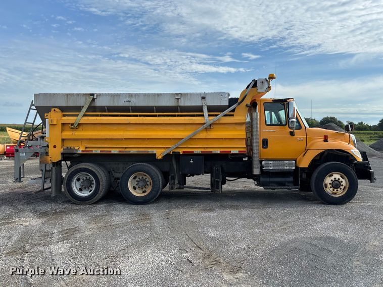 image for item DZ4666 2007 International 7400 dump truck