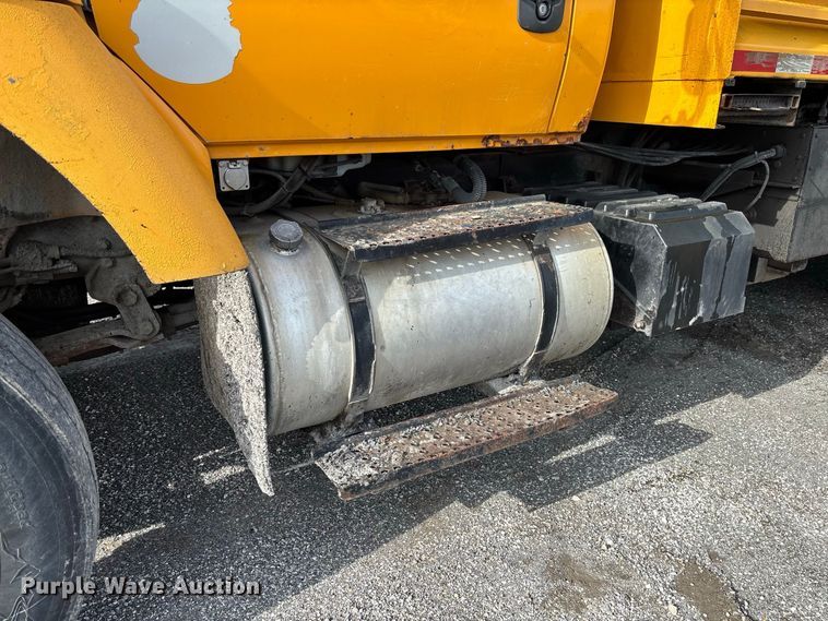 image for item DZ4666 2007 International 7400 dump truck