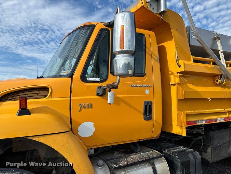 image for item DZ4666 2007 International 7400 dump truck