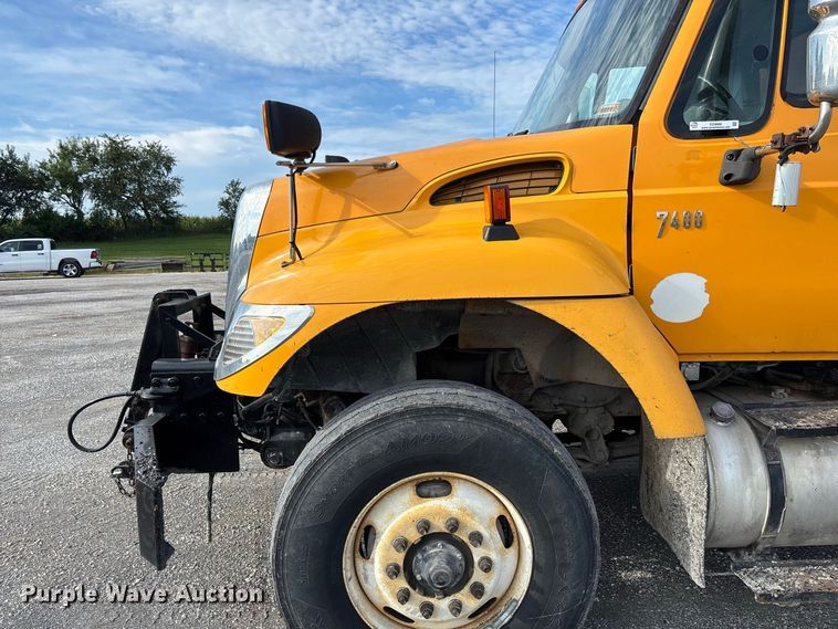 image for item DZ4666 2007 International 7400 dump truck