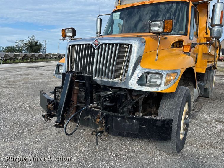 image for item DZ4666 2007 International 7400 dump truck