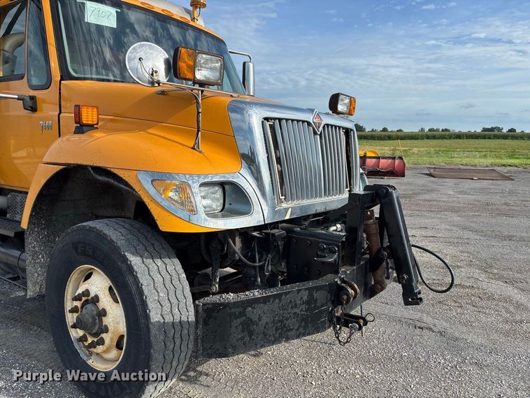 image for item DZ4666 2007 International 7400 dump truck