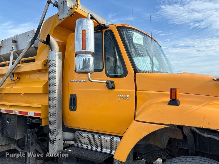 image for item DZ4666 2007 International 7400 dump truck