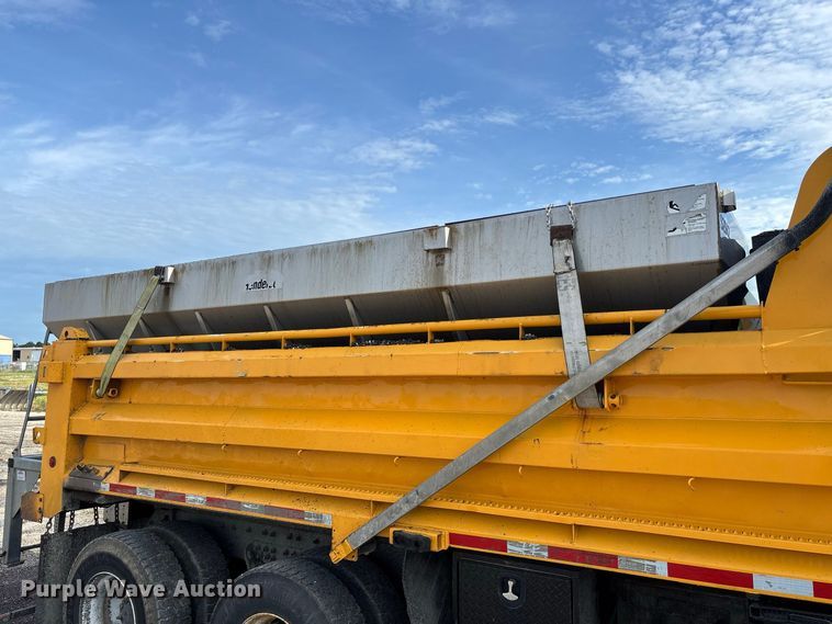 image for item DZ4666 2007 International 7400 dump truck