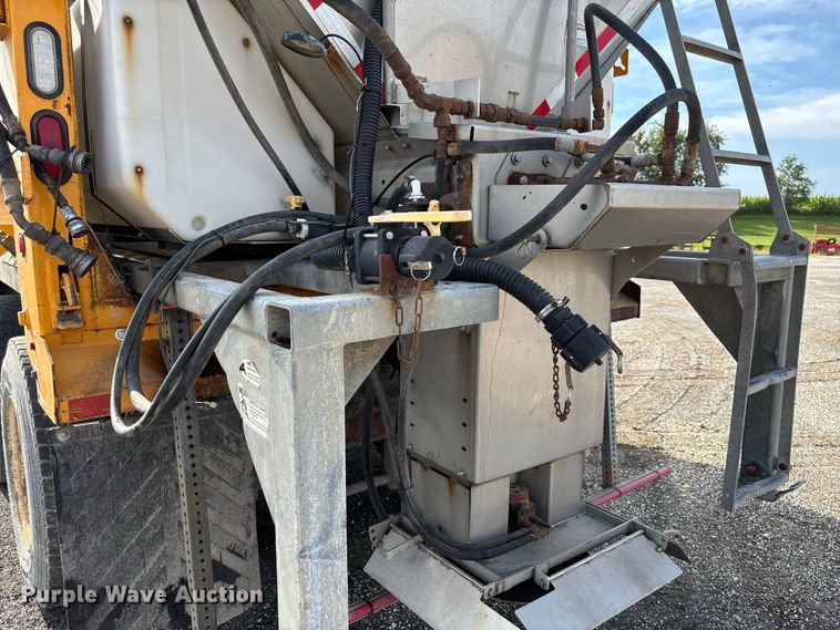 image for item DZ4666 2007 International 7400 dump truck