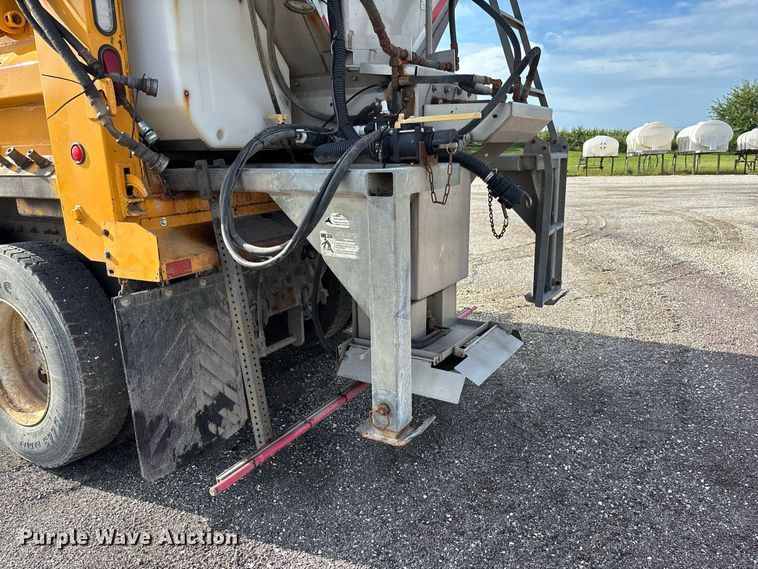 image for item DZ4666 2007 International 7400 dump truck