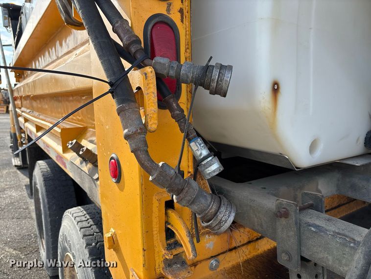 image for item DZ4666 2007 International 7400 dump truck