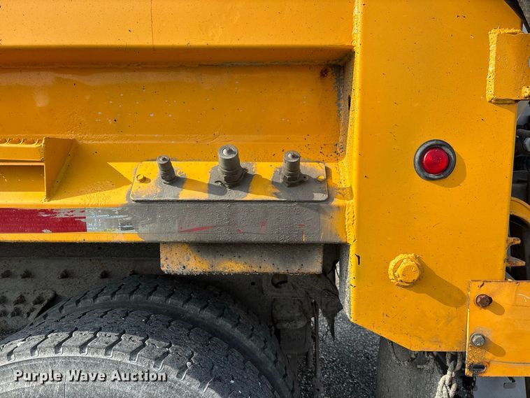 image for item DZ4666 2007 International 7400 dump truck