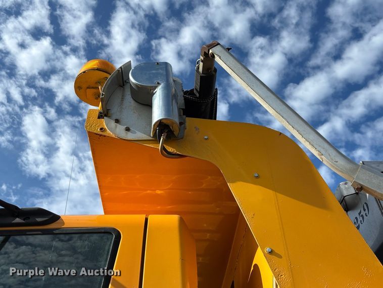 image for item DZ4666 2007 International 7400 dump truck