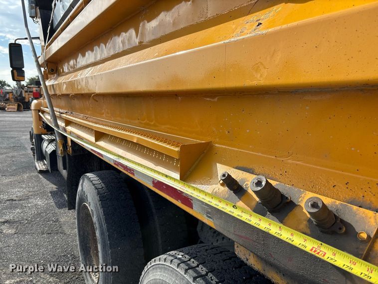image for item DZ4666 2007 International 7400 dump truck