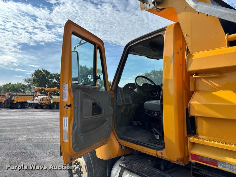 image for item DZ4666 2007 International 7400 dump truck