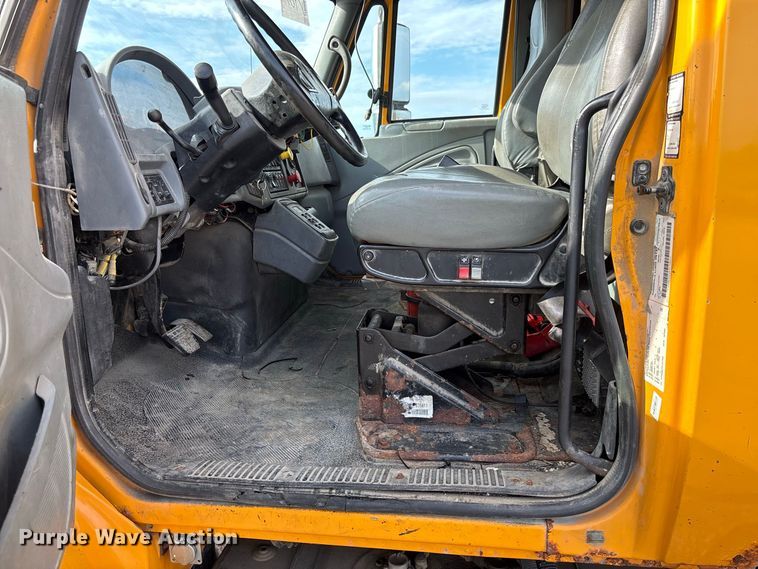 image for item DZ4666 2007 International 7400 dump truck