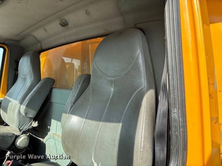 image for item DZ4666 2007 International 7400 dump truck