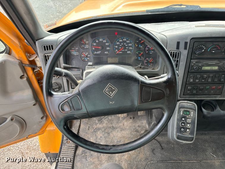 image for item DZ4666 2007 International 7400 dump truck