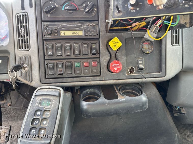 image for item DZ4666 2007 International 7400 dump truck