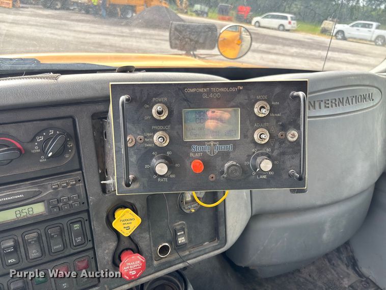 image for item DZ4666 2007 International 7400 dump truck
