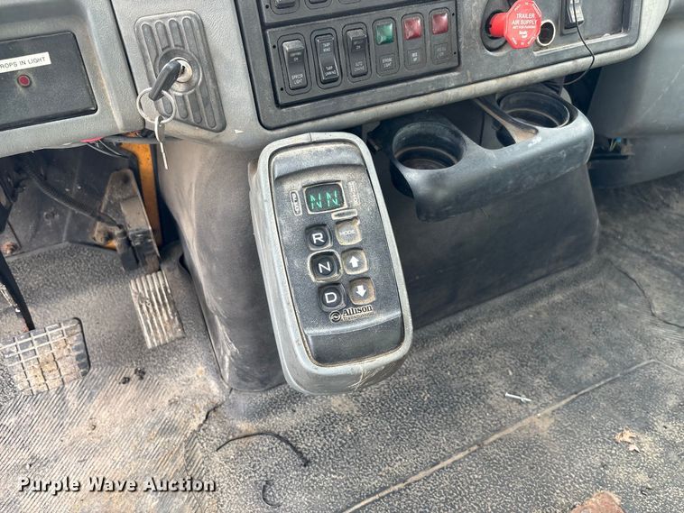 image for item DZ4666 2007 International 7400 dump truck