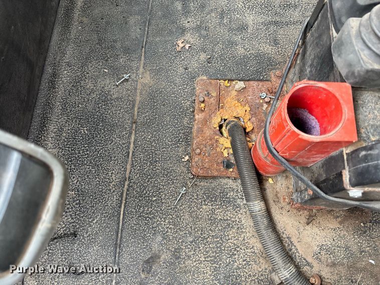 image for item DZ4666 2007 International 7400 dump truck