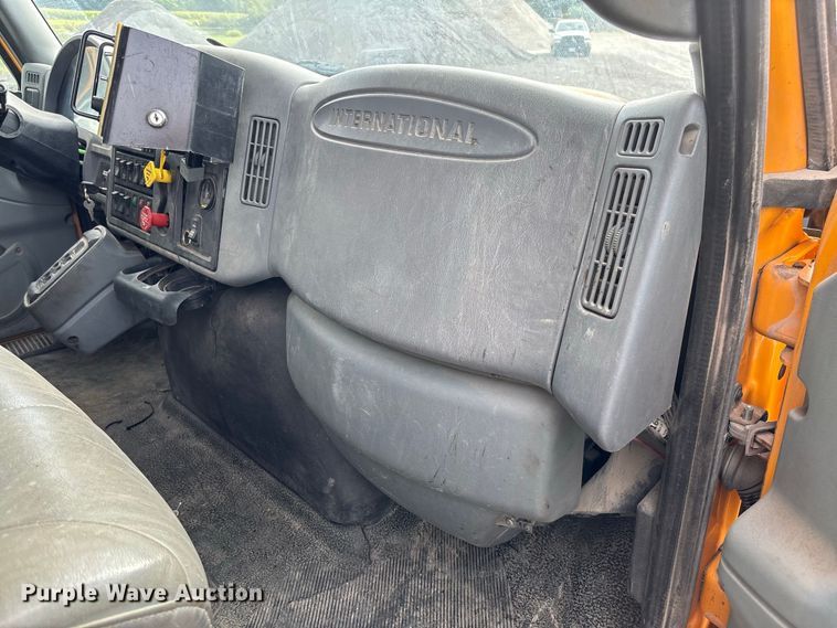 image for item DZ4666 2007 International 7400 dump truck