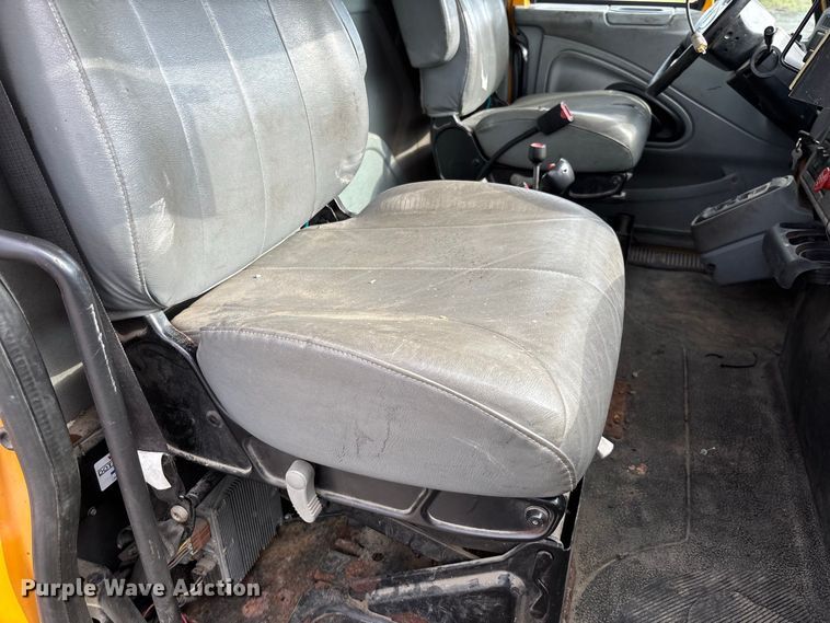 image for item DZ4666 2007 International 7400 dump truck