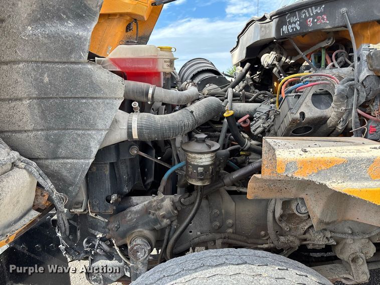 image for item DZ4666 2007 International 7400 dump truck