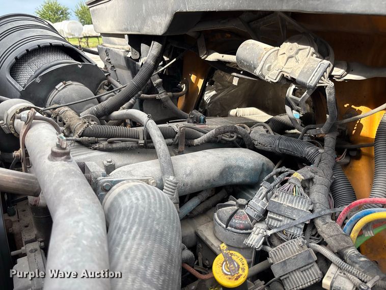 image for item DZ4666 2007 International 7400 dump truck