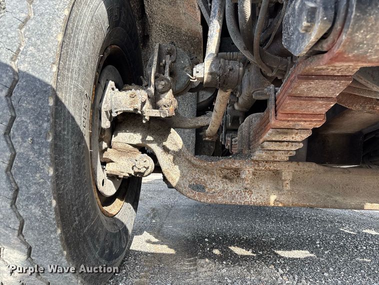 image for item DZ4666 2007 International 7400 dump truck