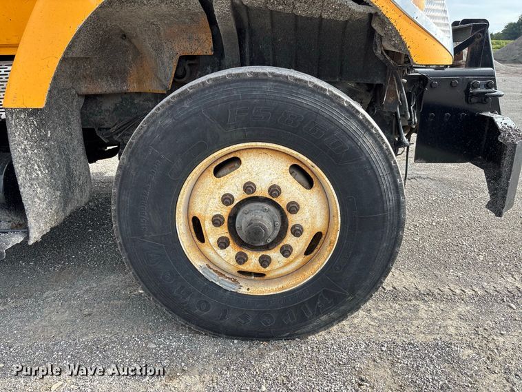 image for item DZ4666 2007 International 7400 dump truck