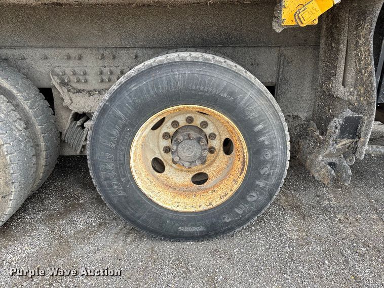 image for item DZ4666 2007 International 7400 dump truck