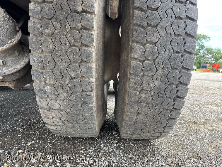 image for item DZ4666 2007 International 7400 dump truck