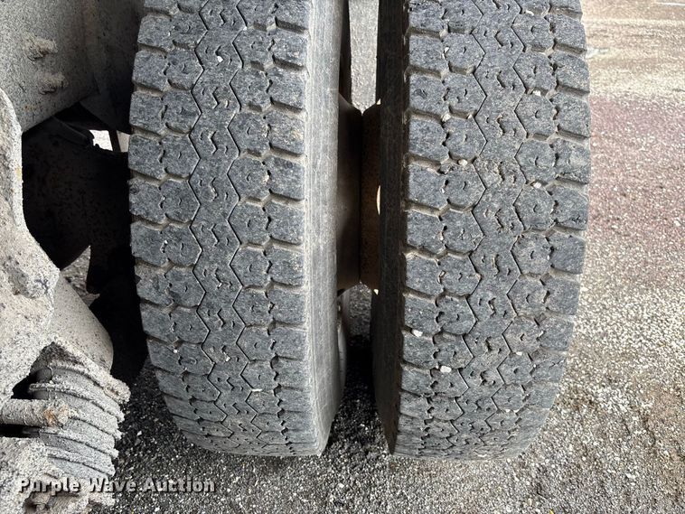 image for item DZ4666 2007 International 7400 dump truck