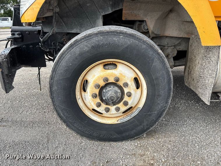 image for item DZ4666 2007 International 7400 dump truck