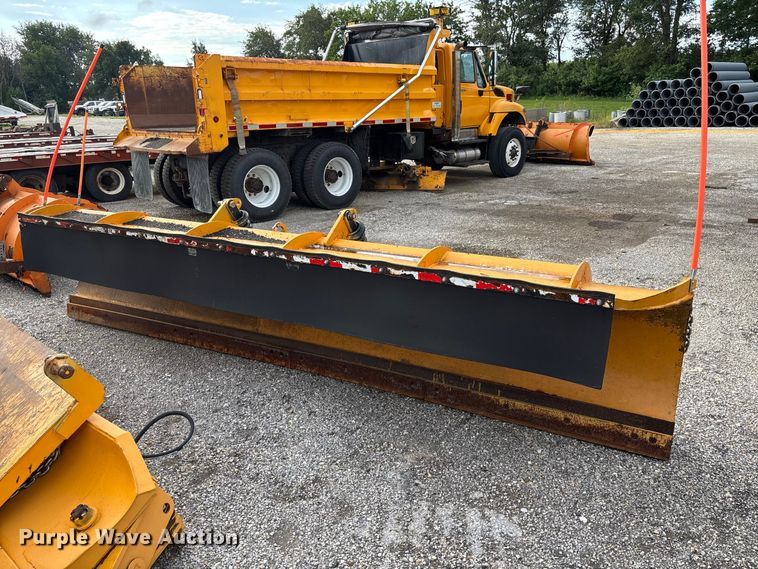 image for item DZ4666 2007 International 7400 dump truck